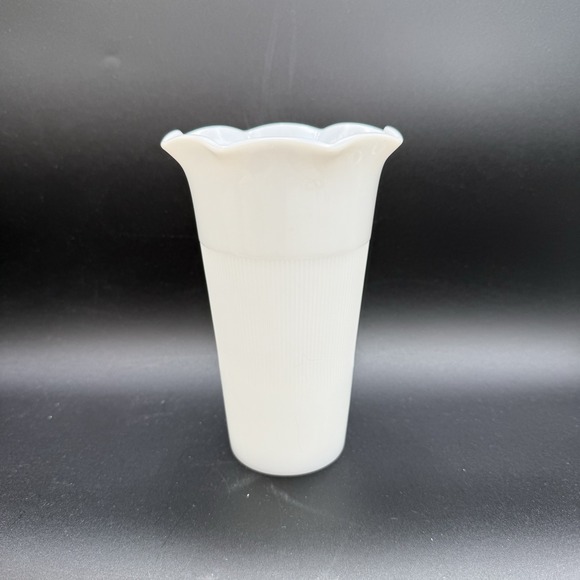 Hazel-Atlas Other - Hazel-Atlas White Milk Glass Ribbed Vase with Scalloped Rim MCM Vintage EUC